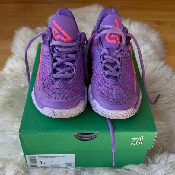 Nike Giannis Immortality 4, size 1 youth - Picture 5 of 8